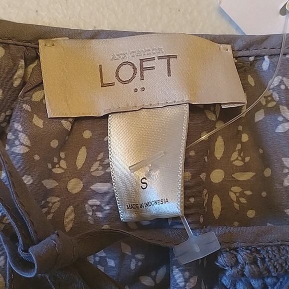 LOFT Ann Taylor semi sheer pullover blouse top - Picture 4 of 7